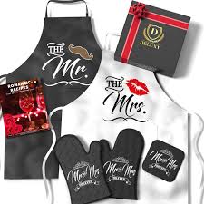 DELUXY Mr & Mrs Aprons for Happy Couple