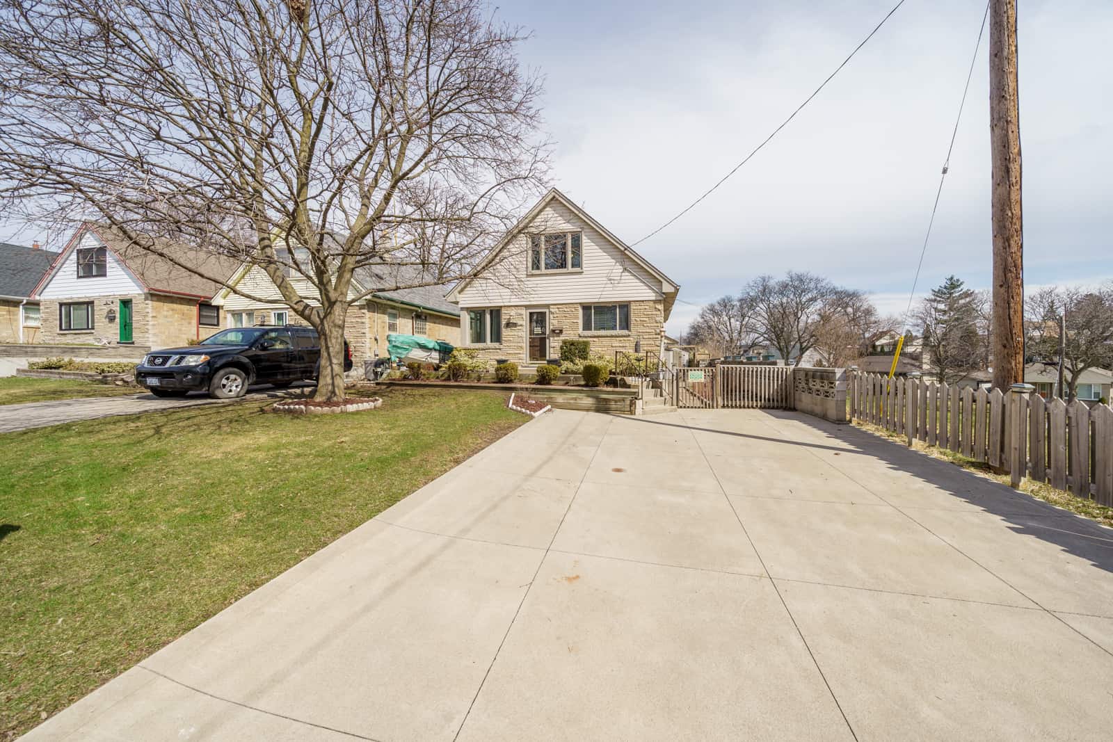 967 Lawrence Rd, Hamilton Brandow Group